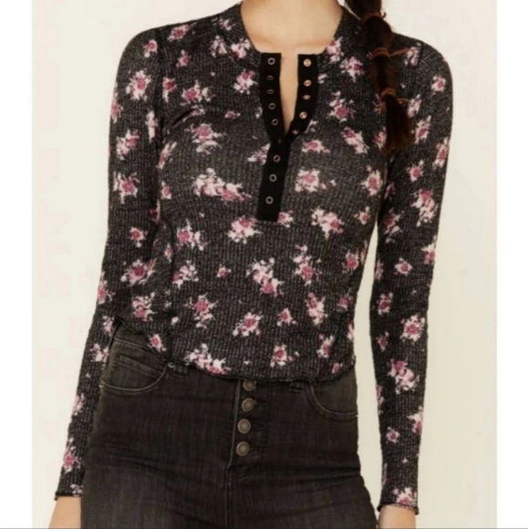 Free People One of the Girls Floral Printed Henley NWT - Picture 3 of 7